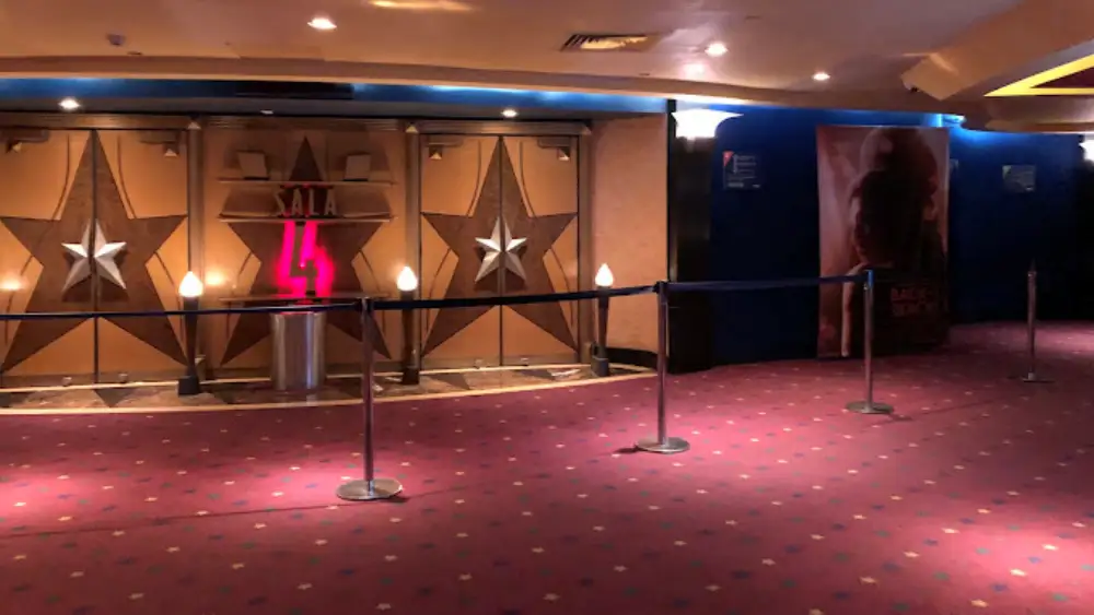 Cinépolis Recoleta Pasillo