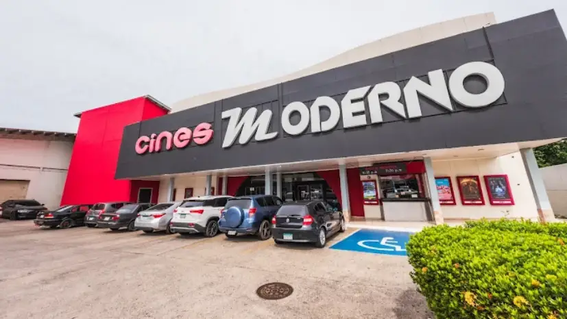 Frente de Cines Moderno Santiago